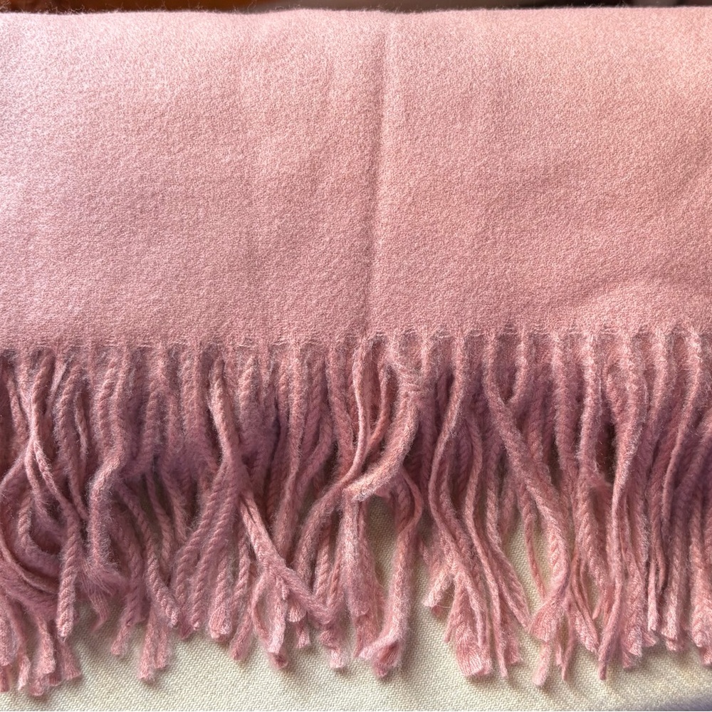 Cozy Woven Cashmere Wrap Shawl Scarf Throw, new unused, smoke free home, pink